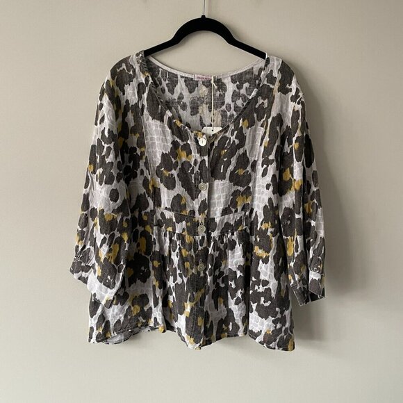 Talia Benson Animal Print Button Front 3/4 Sleeve Blouse Gray Black Medium NEW - Picture 2 of 9